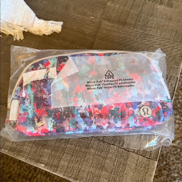 Lululemon | everywhere belt bag | 1L - Picture 8 of 9